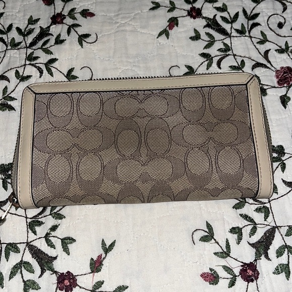 Coach Handbags - Tan coach wallet